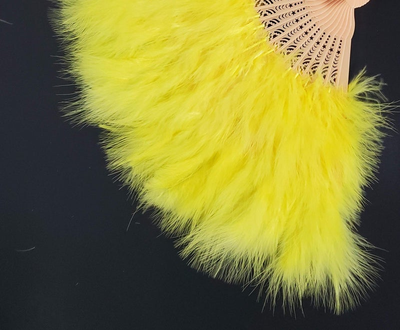 HAPPY FEATHER مروحة يدوية من ريش المارابو السعيد، طراز فلابر من عشرينيات القرن الماضي لمناسبات الأزياء والرقص - أصفر - Image 3